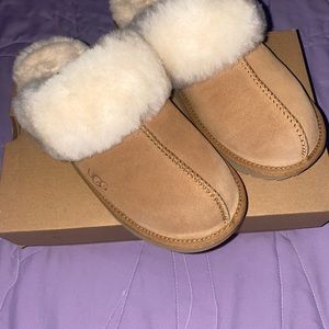 BRAND NEW COZY UGG